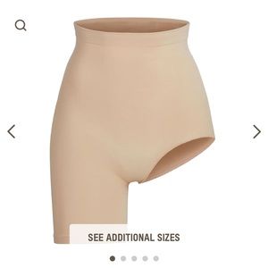 SEAMLESS SCULPT SOLUTION SHORT LEFT LEG EXPOSED